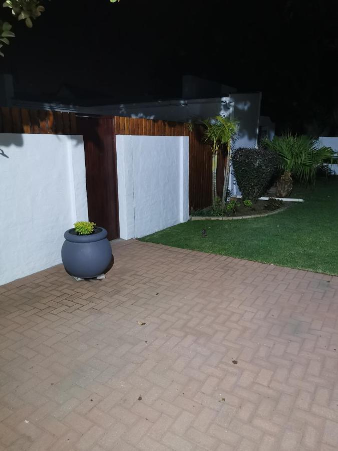 Ballina Ga-El Guesthouse Port Elizabeth Extérieur photo